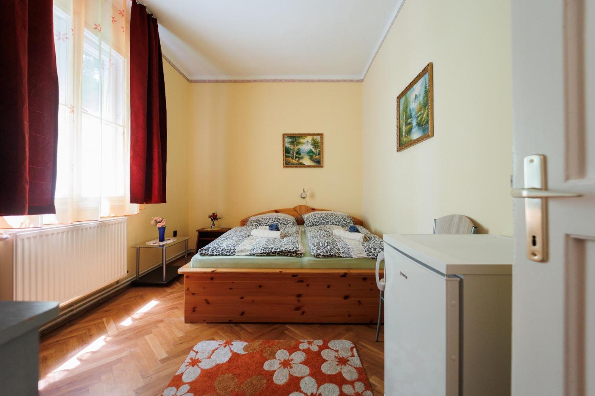 Balaton Panzio Bed & Breakfast Siofok Exterior photo